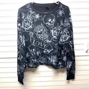 Circle X Long Sleeve Cropped Skull, Roses & Love Graphic Top Size L